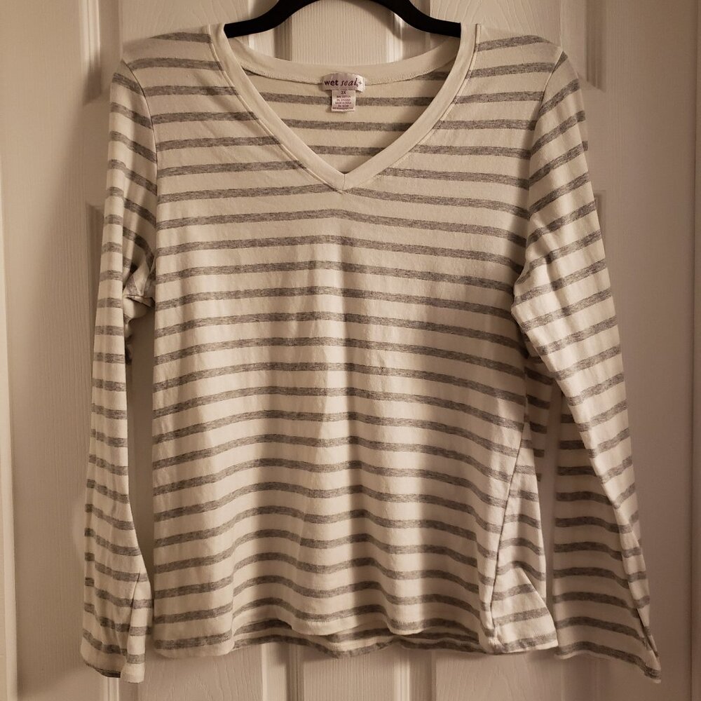 Wet Seal + Women's Gray White Striped V-Neck Top LS Tee Plus Size Please Read